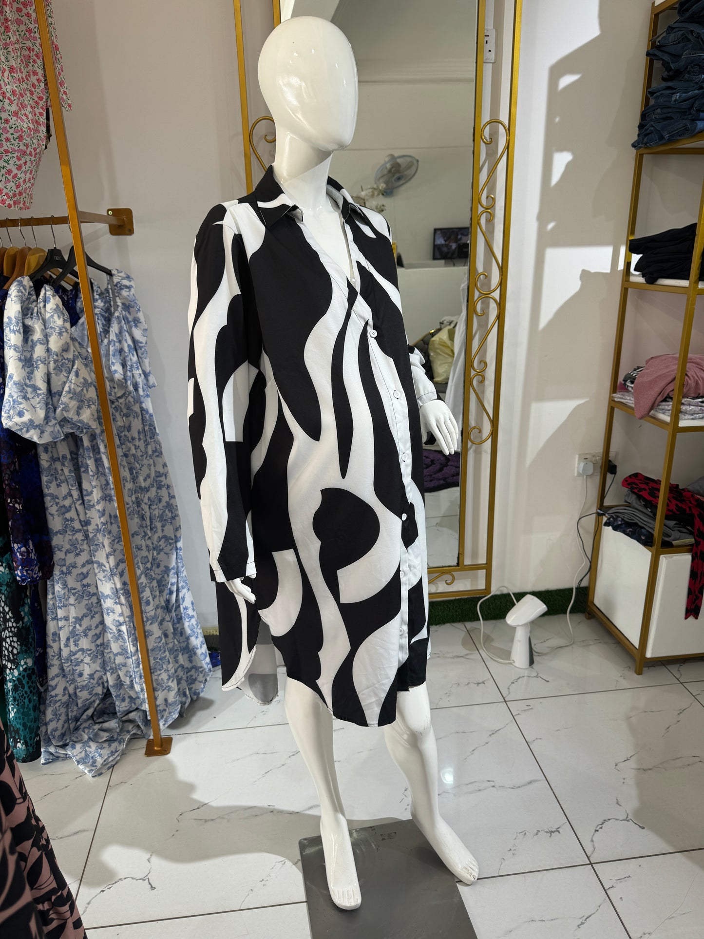 Black and White Abstract Print Maternity/Nursing Shirt Dress