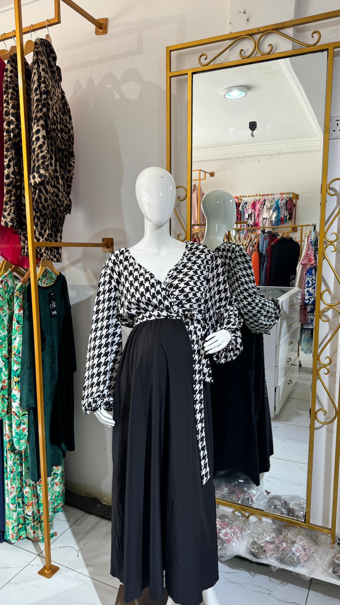 Maternity & nursing black and white checkered maxi dress for pregnant women
